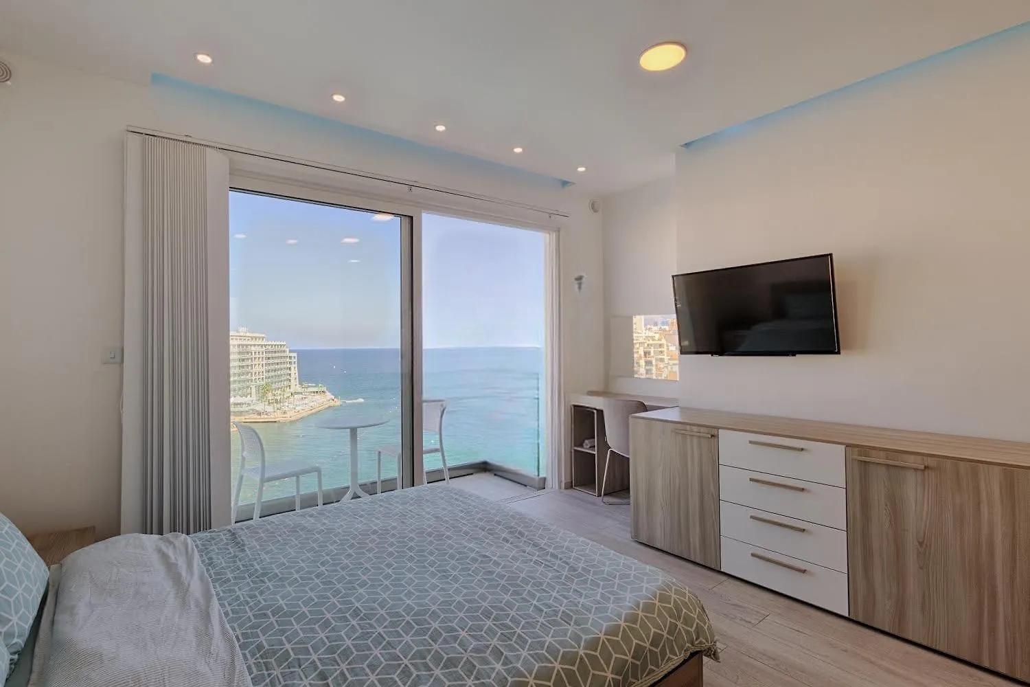 Seafront Triplex Penthouse Luxury Designer Bliss Apartment Saint Julian's 0*,  Malta
